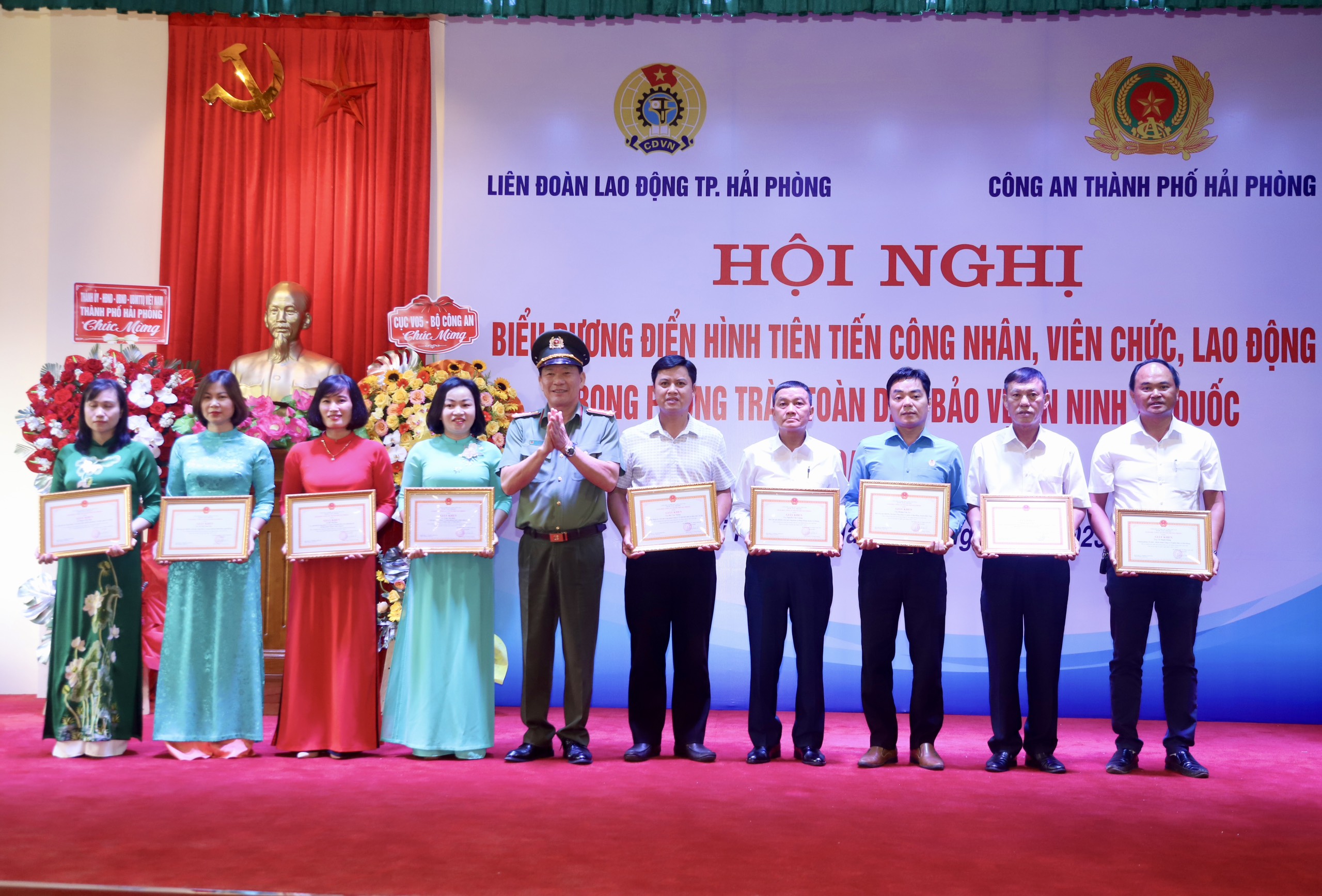  Liên đoàn Lao động thành phố và Công an thành phố: Biểu dương công nhân, viên chức, lao động có thành tích xuất sắc trong Phong trào toàn dân bảo vệ ANTQ